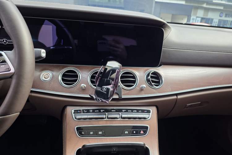 Used Mercedes-Benz E-Class 2023 Updated E 300 L Luxury Edition Interior 2