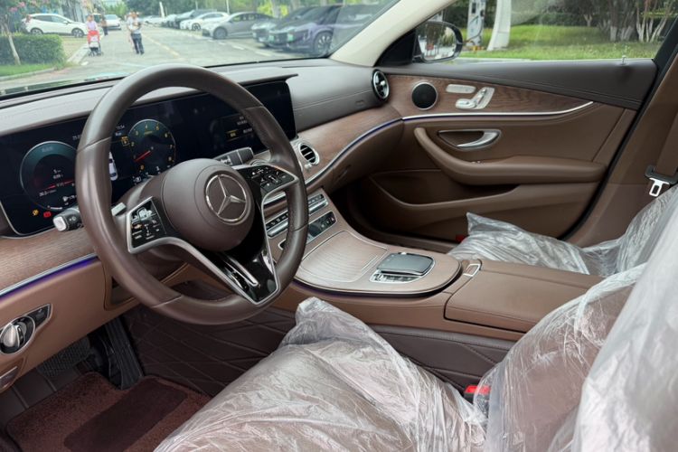 Used Mercedes-Benz E-Class 2023 Updated E 300 L Fashion Edition Interior 2