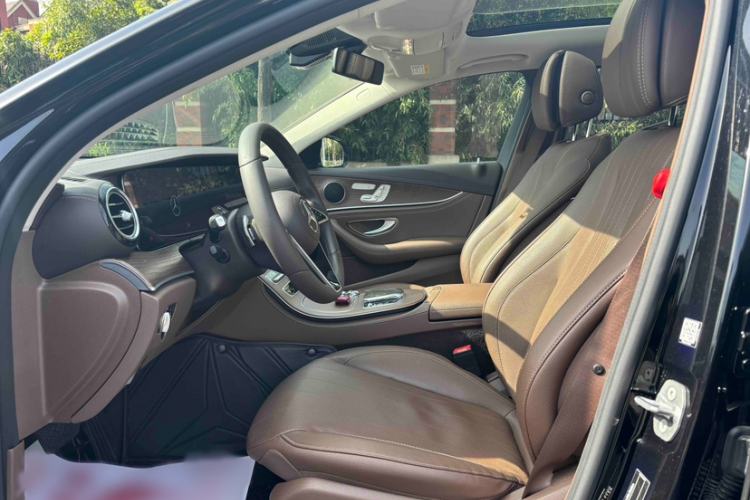 Used Mercedes-Benz E-Class 2023 Updated E 300 L Fashion Edition Interior 2