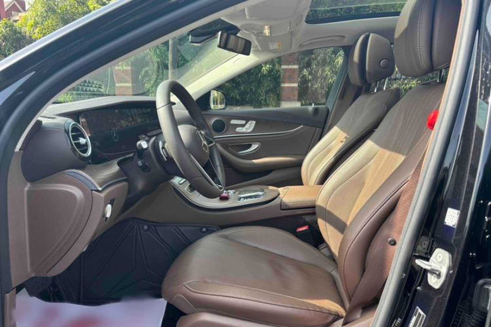 Used Mercedes-Benz E-Class 2023 Updated E 300 L Fashion Edition Interior 2