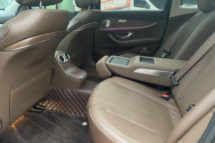 Used Mercedes-Benz E-Class 2023 Updated E 300 L Fashion Edition Interior 2