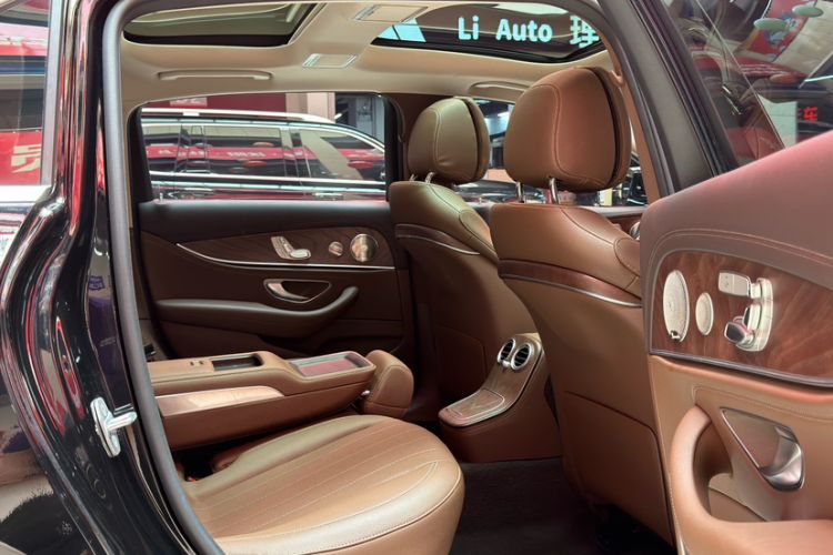 Used Mercedes-Benz E-Class 2023 Updated E 300 L Luxury Edition Interior 2