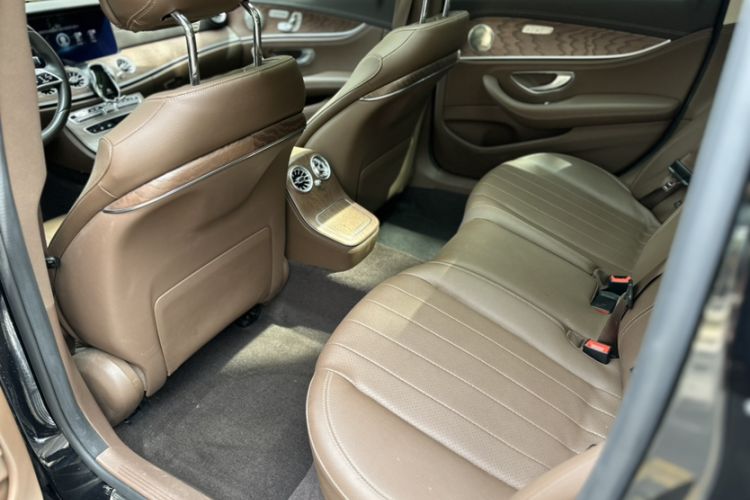 Used Mercedes-Benz E-Class 2023 Updated E 300 L Fashion Edition Interior 2