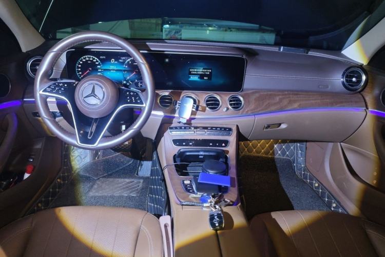 Used Mercedes-Benz E-Class 2023 Updated E 300 L Fashion Edition Interior 2