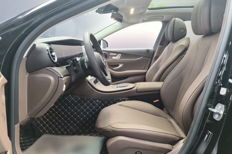 Used Mercedes-Benz E-Class 2023 Updated E 300 L Fashion Edition Interior 2