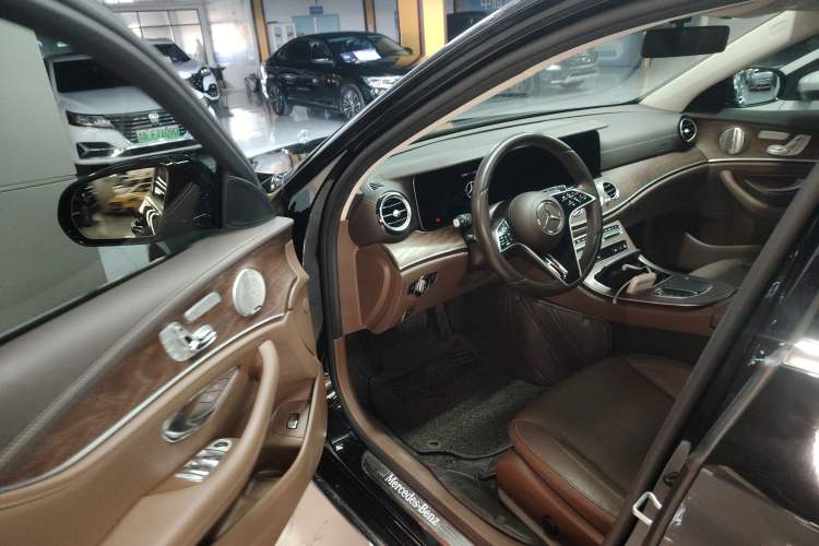Used Mercedes-Benz E-Class 2023 Updated E 300 L Luxury Edition Interior 3