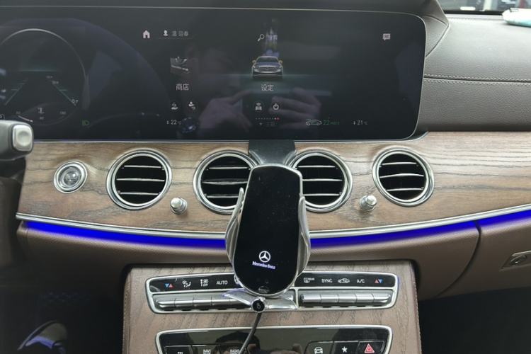 Used Mercedes-Benz E-Class 2023 Updated E 300 L Fashion Edition Interior 3