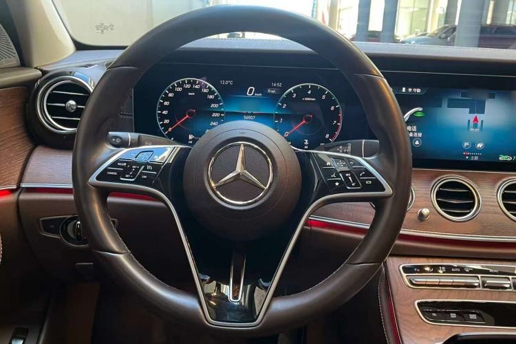 Used Mercedes-Benz E-Class 2023 Updated E 300 L Fashion Edition Interior 3