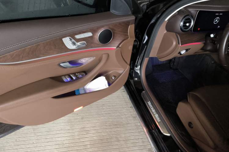 Used Mercedes-Benz E-Class 2023 Updated E 300 L Fashion Edition Interior 3