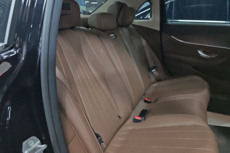 Used Mercedes-Benz E-Class 2023 E 260 L 4MATIC Interior 3