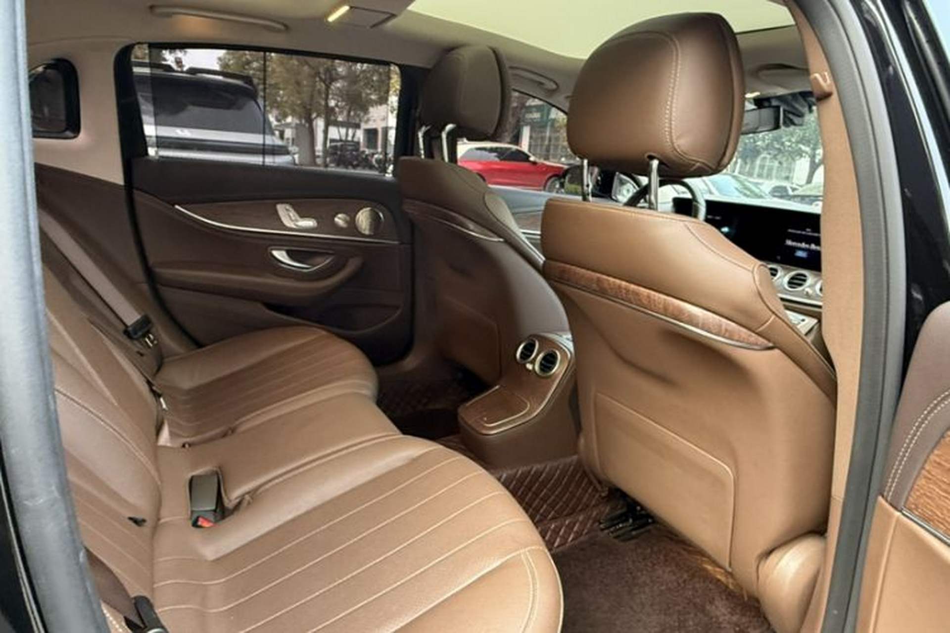 Used Mercedes-Benz E-Class 2023 E 300 L Luxury Model Interior 3