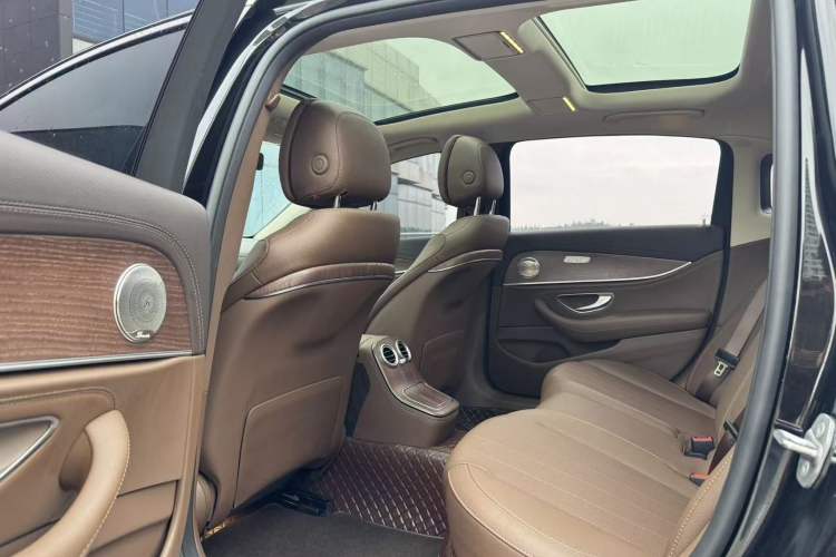 Used Mercedes-Benz E-Class 2023 Updated E 300 L Fashion Edition Interior 3