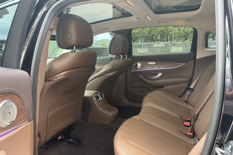 Used Mercedes-Benz E-Class 2023 Updated E 300 L Fashion Edition Interior 3
