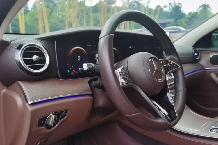 Used Mercedes-Benz E-Class 2023 Updated E 300 L Fashion Edition Interior 3