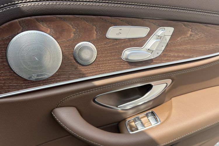 Used Mercedes-Benz E-Class 2023 Updated E 300 L Luxury Edition Interior 3