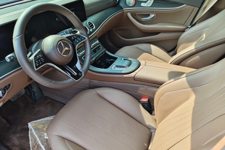 Used Mercedes-Benz E-Class 2023 E 300 L Luxury Model Interior 3