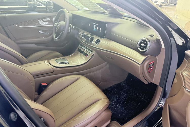Used Mercedes-Benz E-Class 2023 Updated E 300 L Fashion Edition Interior 3