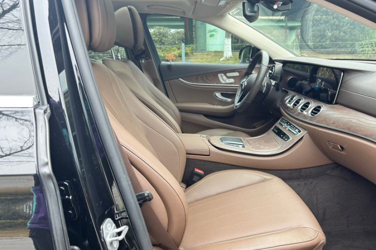Used Mercedes-Benz E-Class 2023 Updated E 300 L Fashion Edition Interior 3