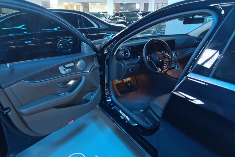 Used Mercedes-Benz E-Class 2023 Updated E 300 L Fashion Edition Interior 3
