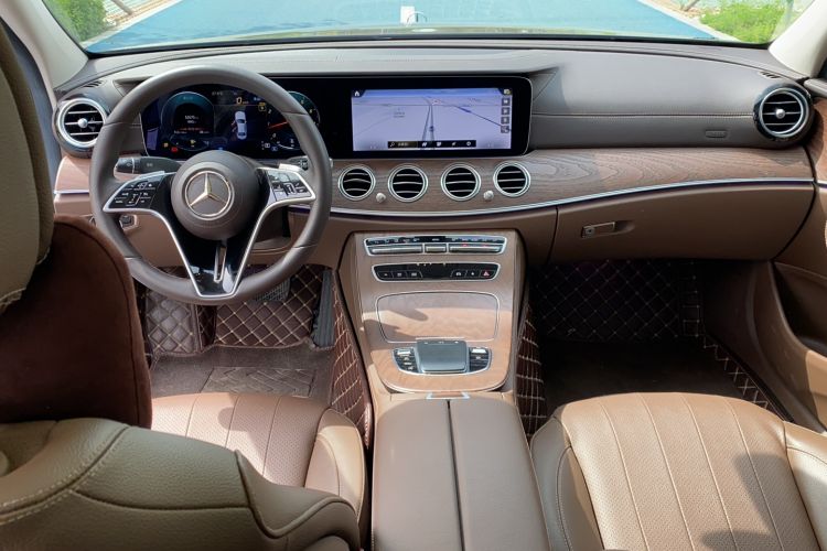 Used Mercedes-Benz E-Class 2023 Updated E 300 L Fashion Edition Interior 3