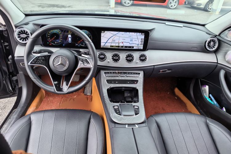 Used Mercedes-Benz E-Class 2023 Updated E 300 L Fashion Edition Interior 3