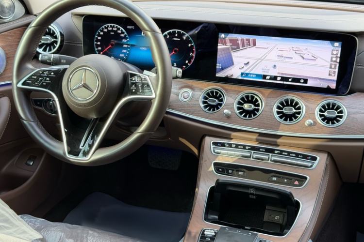 Used Mercedes-Benz E-Class 2023 Updated E 300 L Fashion Edition Interior 3