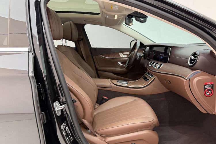 Used Mercedes-Benz E-Class 2023 Updated E 300 L Fashion Edition Interior 3
