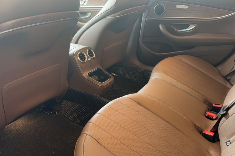 Used Mercedes-Benz E-Class 2023 Updated E 300 L Fashion Edition Interior 3