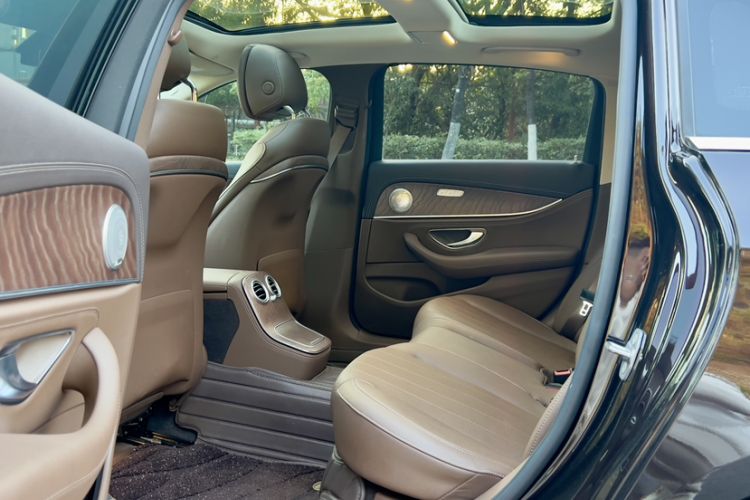 Used Mercedes-Benz E-Class 2023 Updated E 300 L Fashion Edition Interior 3