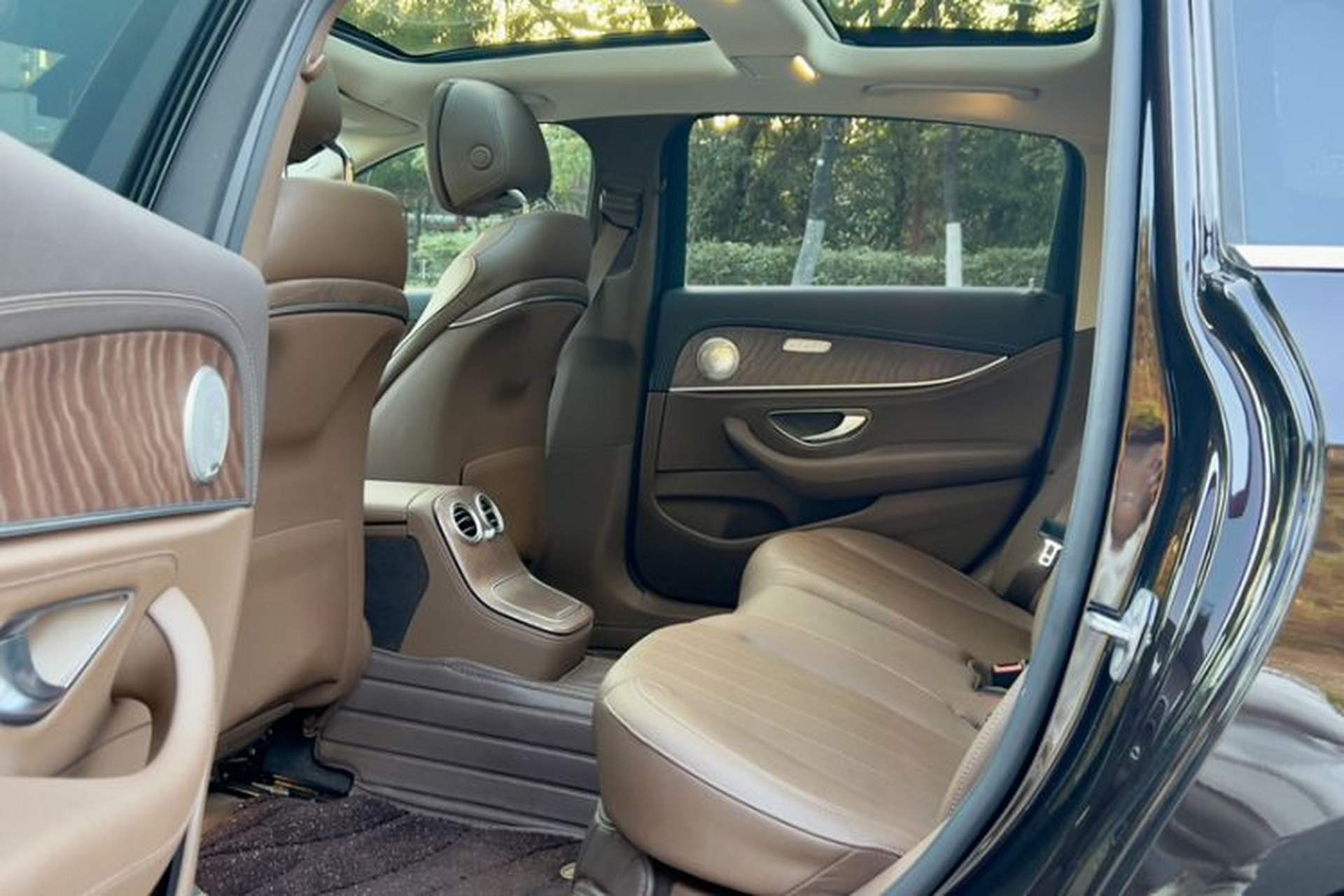 Used Mercedes-Benz E-Class 2023 Updated E 300 L Fashion Edition Interior 3