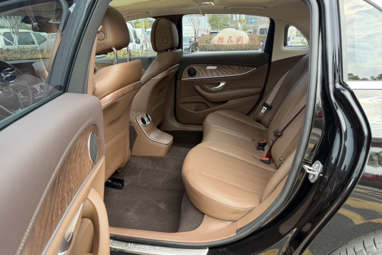 Used Mercedes-Benz E-Class 2023 Facelift E 260 L Interior 3
