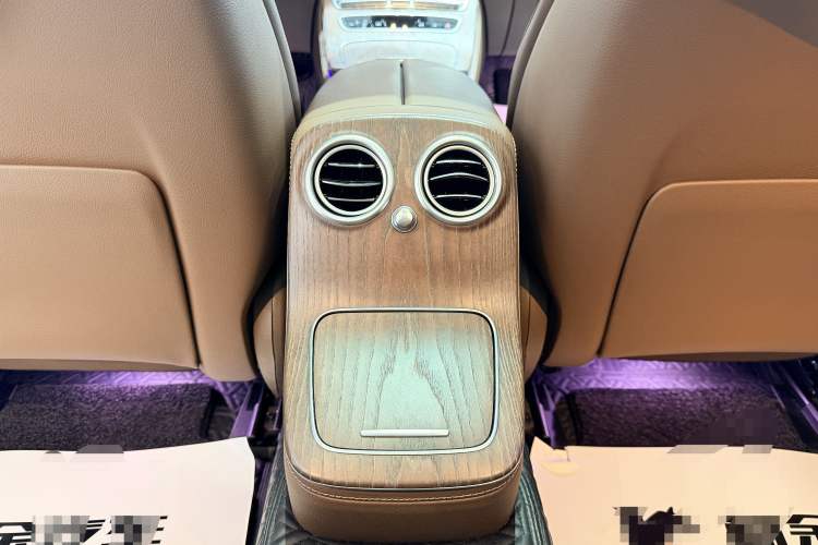 Used Mercedes-Benz E-Class 2023 Updated E 300 L Fashion Edition Interior 3