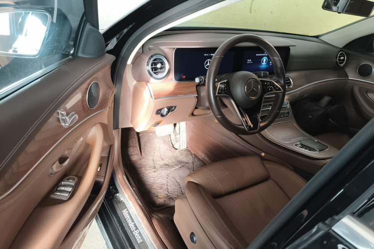 Used Mercedes-Benz E-Class 2023 E 260 L 4MATIC Interior 3