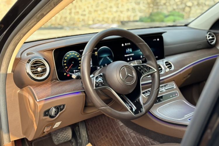 Used Mercedes-Benz E-Class 2023 E 300 L Luxury Model Interior 3