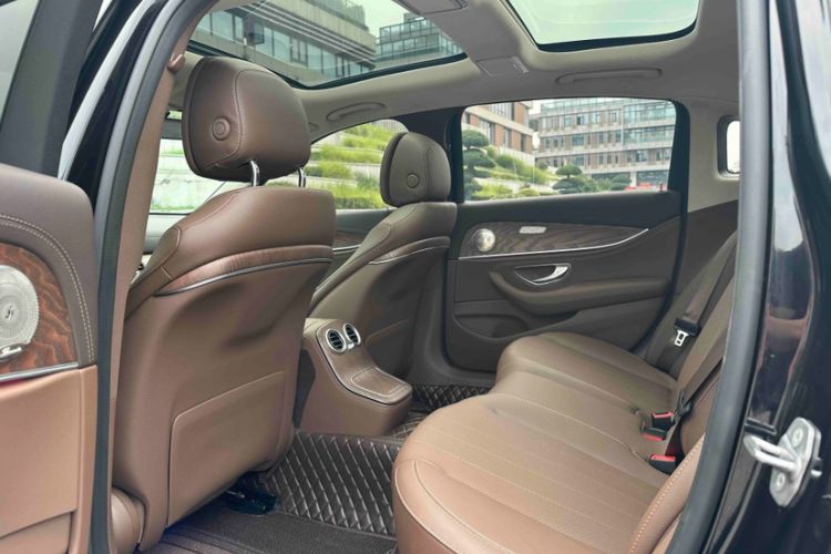 Used Mercedes-Benz E-Class 2023 Updated E 300 L Fashion Edition Interior 3