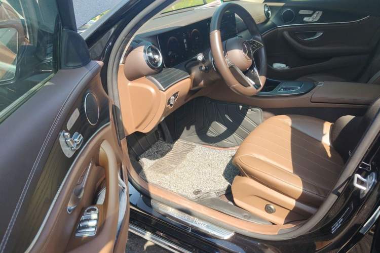 Used Mercedes-Benz E-Class 2023 Updated E 300 L Fashion Edition Interior 3