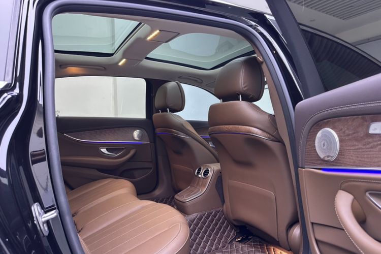 Used Mercedes-Benz E-Class 2023 E 300 L Stylish Model Interior 3