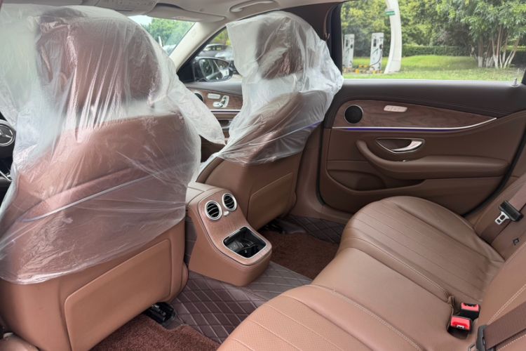 Used Mercedes-Benz E-Class 2023 Updated E 300 L Fashion Edition Interior 3
