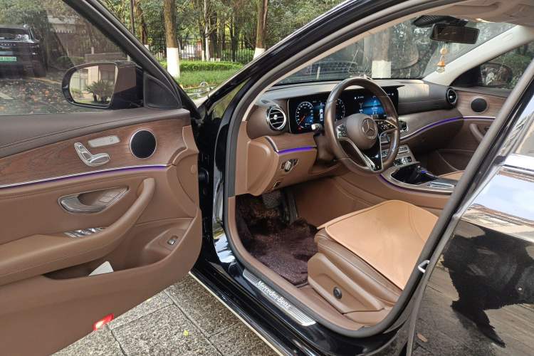 Used Mercedes-Benz E-Class 2023 Facelift E 260 L Interior 3