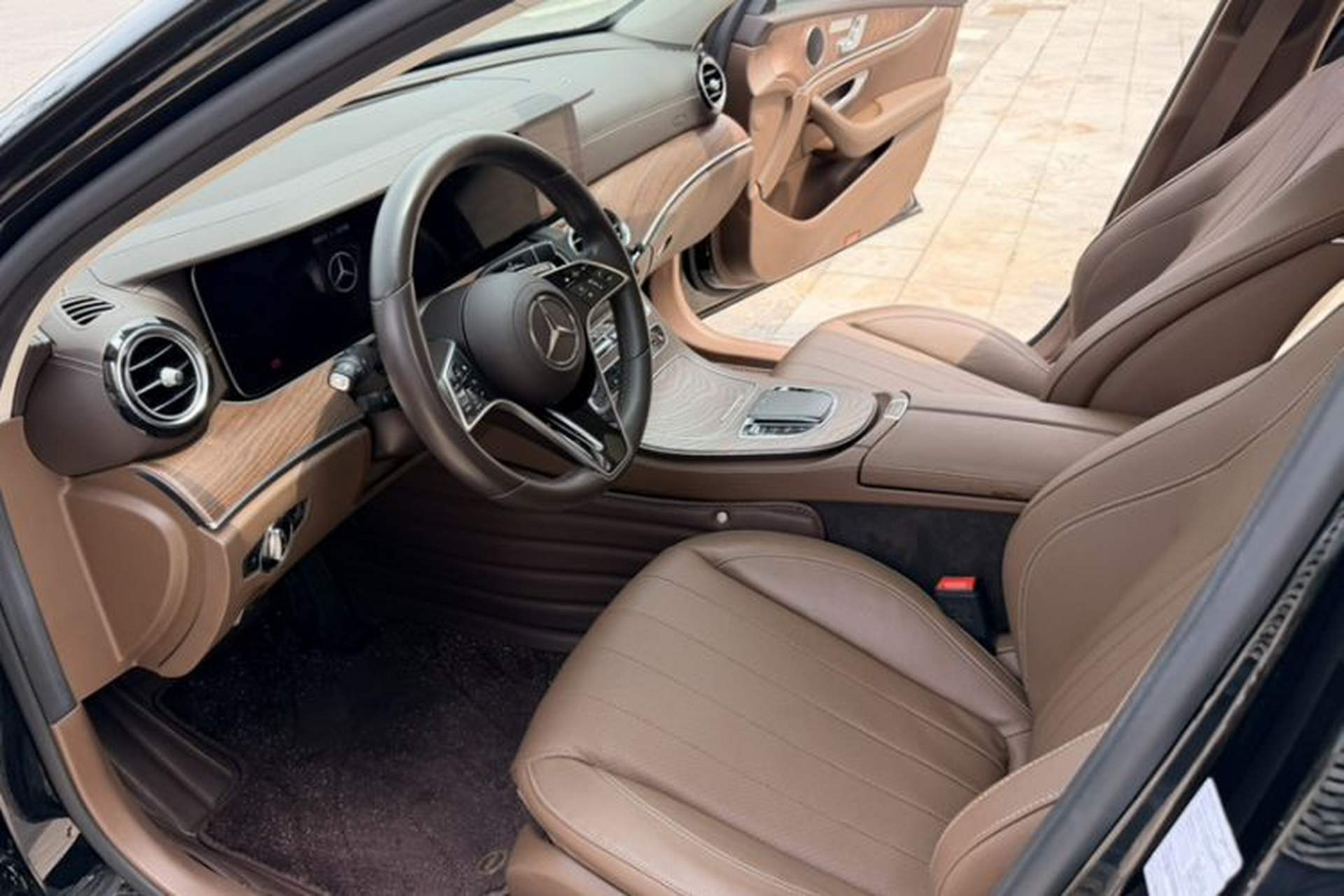 Used Mercedes-Benz E-Class 2023 Updated E 300 L Fashion Edition Interior 3