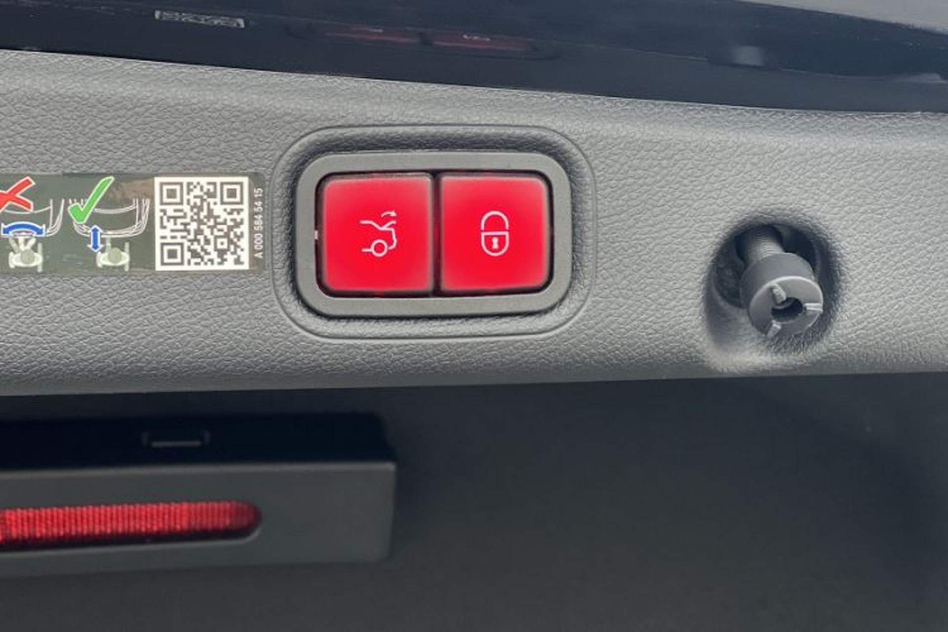 Used Mercedes-Benz E-Class 2023 Updated E 300 L Fashion Edition Interior 3