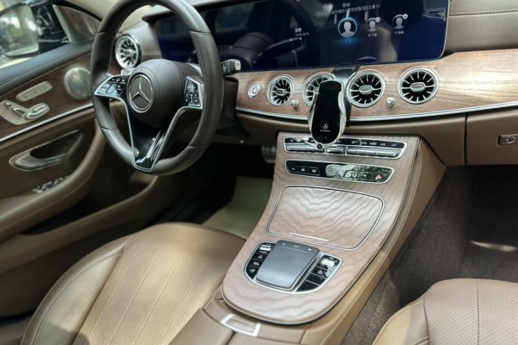 Used Mercedes-Benz E-Class 2023 Updated E 300 L Fashion Edition Interior 3