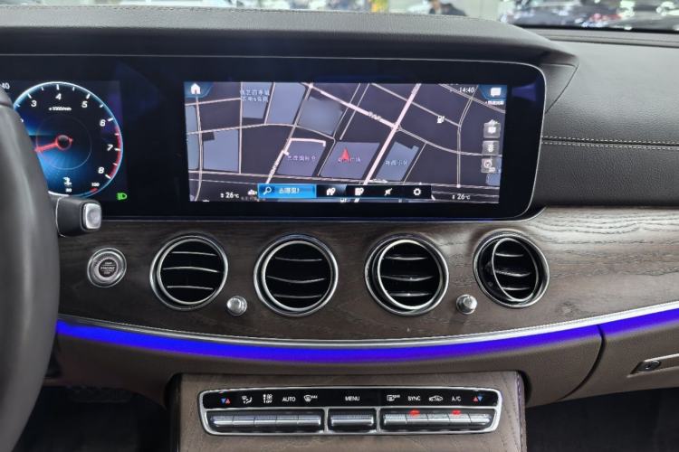 Used Mercedes-Benz E-Class 2023 E 300 L Luxury Model Interior 3