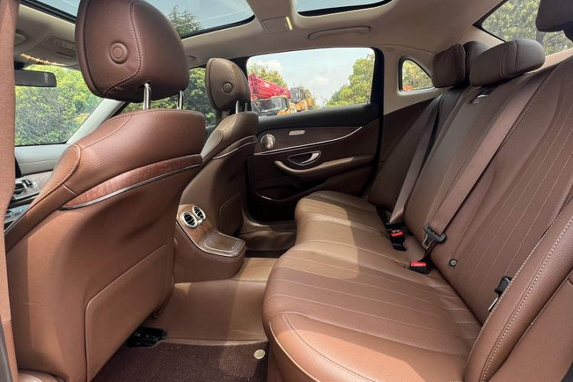 Used Mercedes-Benz E-Class 2023 Updated E 300 L Fashion Edition Interior 3