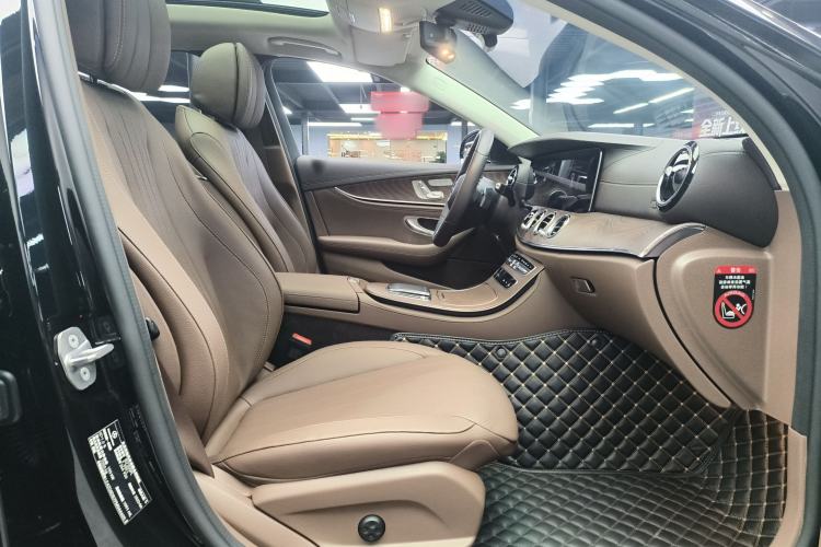 Used Mercedes-Benz E-Class 2023 Updated E 300 L Fashion Edition Interior 3