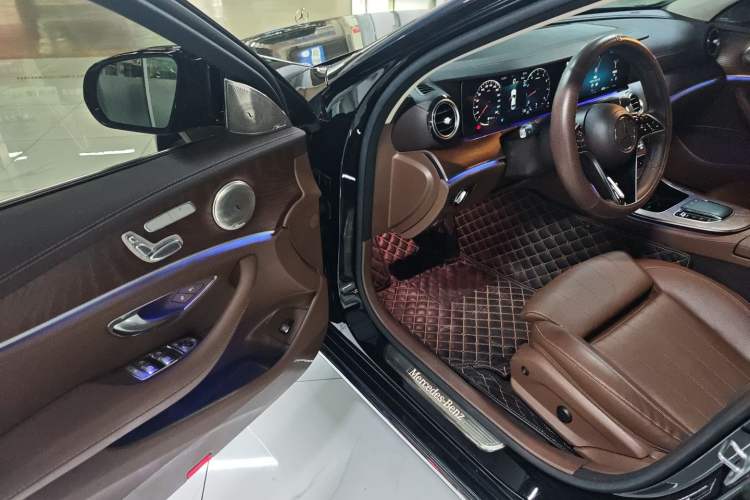 Used Mercedes-Benz E-Class 2023 E 260 L Interior 3