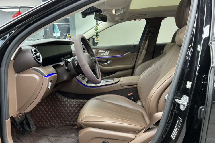 Used Mercedes-Benz E-Class 2023 Updated E 300 L Fashion Edition Interior 4