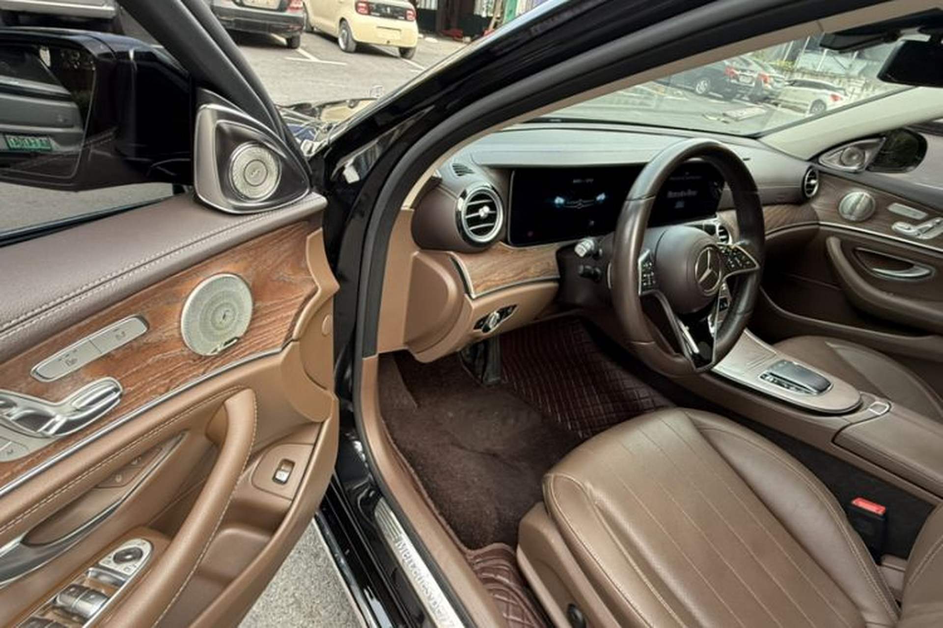 Used Mercedes-Benz E-Class 2023 E 300 L Luxury Model Interior 4