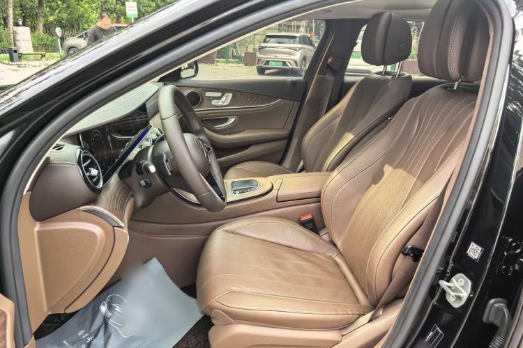 Used Mercedes-Benz E-Class 2023 Updated E 300 L Fashion Edition Interior 4
