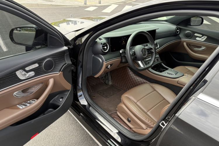 Used Mercedes-Benz E-Class 2023 Restyled E 300 L Sporty and Stylish Edition Interior 4